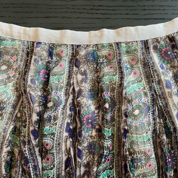 AEO MINI SKIRT 6
Stretchy liner - Picture 3 of 6